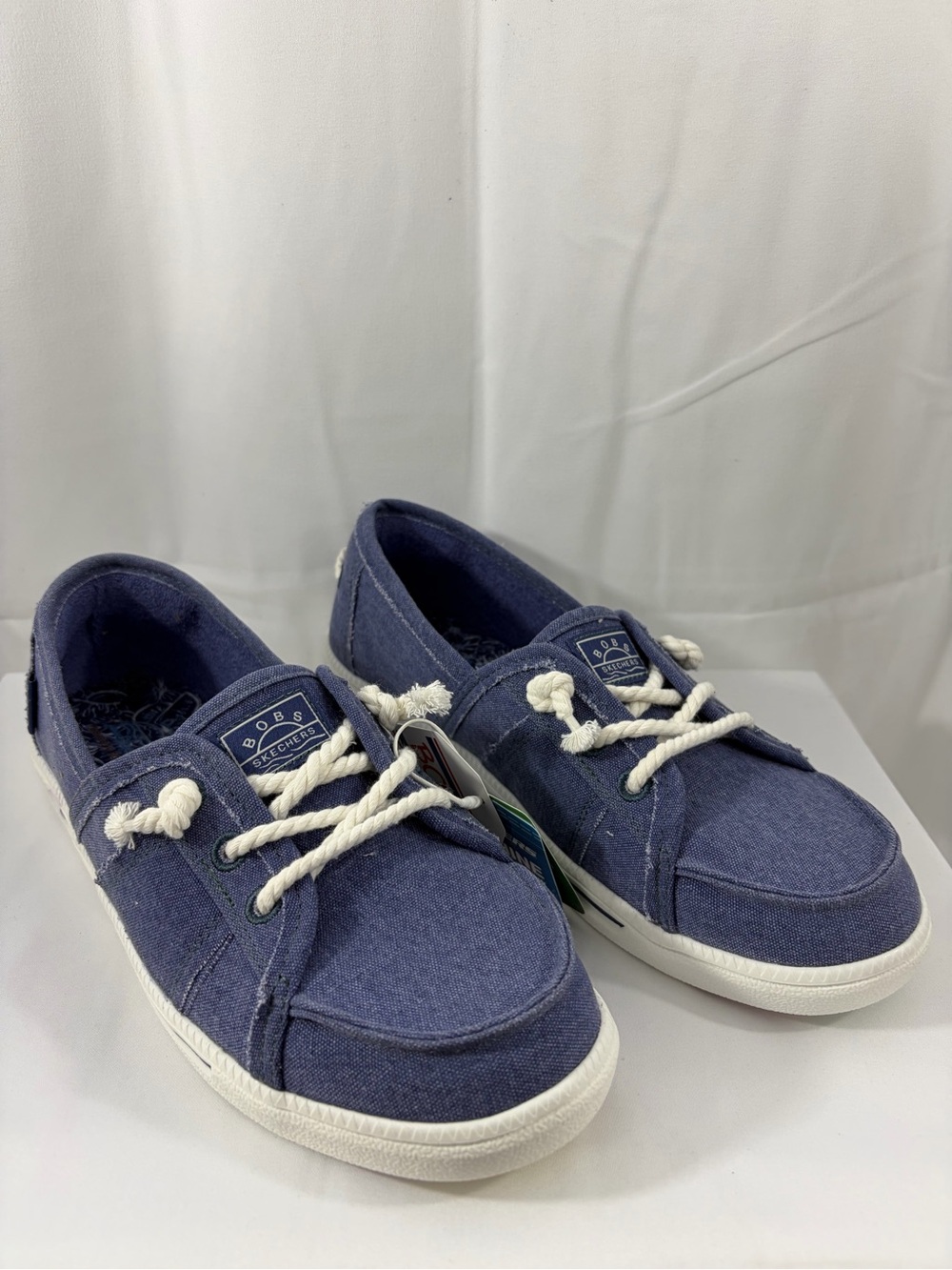 NWT Skechers Women’s Size 9 Navy Canvas Slip-On Sneakers with White Rope Laces